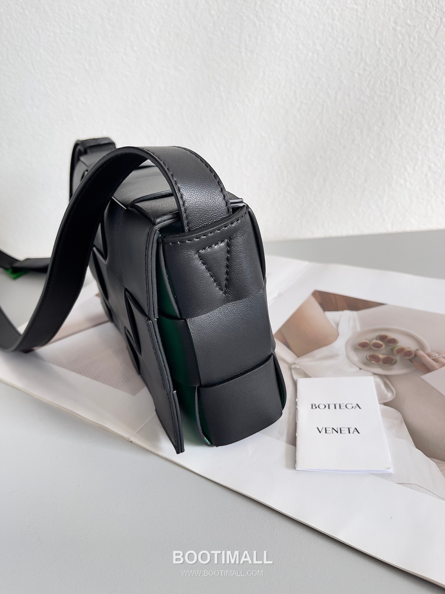 Bottega Veneta Cassette Bag Leather Brown Shoulder Bag 보테가베네타 카세트 백 레더 브라운 숄더백 23cm 3