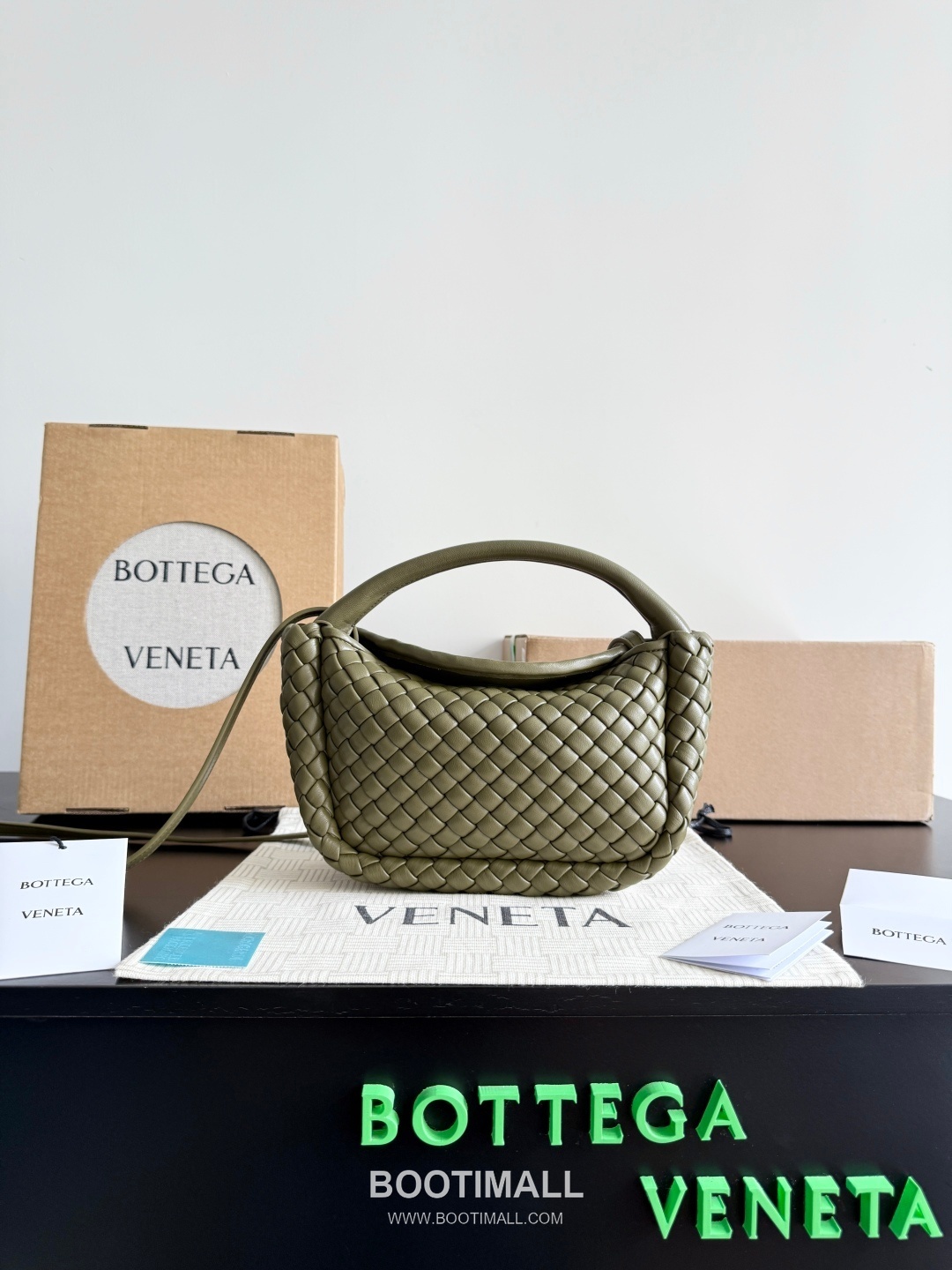 Bottega Veneta Mini Cobble Bag Lambskin Leather Khaki Top Handle Bag 보테가 베네타 미니 코블 백 램스킨 레더 카키 탑핸들백 23cm 3