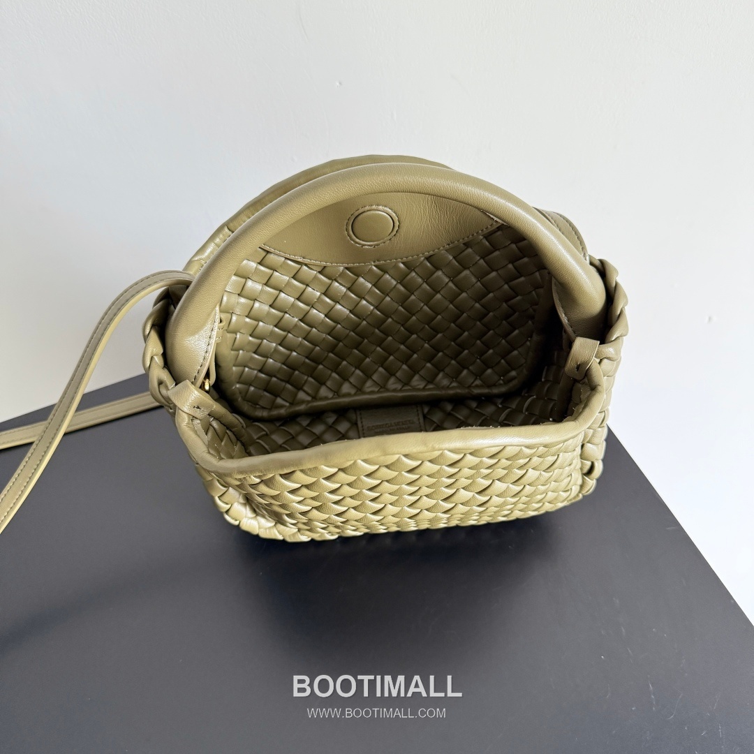 Bottega Veneta Mini Cobble Bag Lambskin Leather Khaki Top Handle Bag 보테가 베네타 미니 코블 백 램스킨 레더 카키 탑핸들백 23cm 9