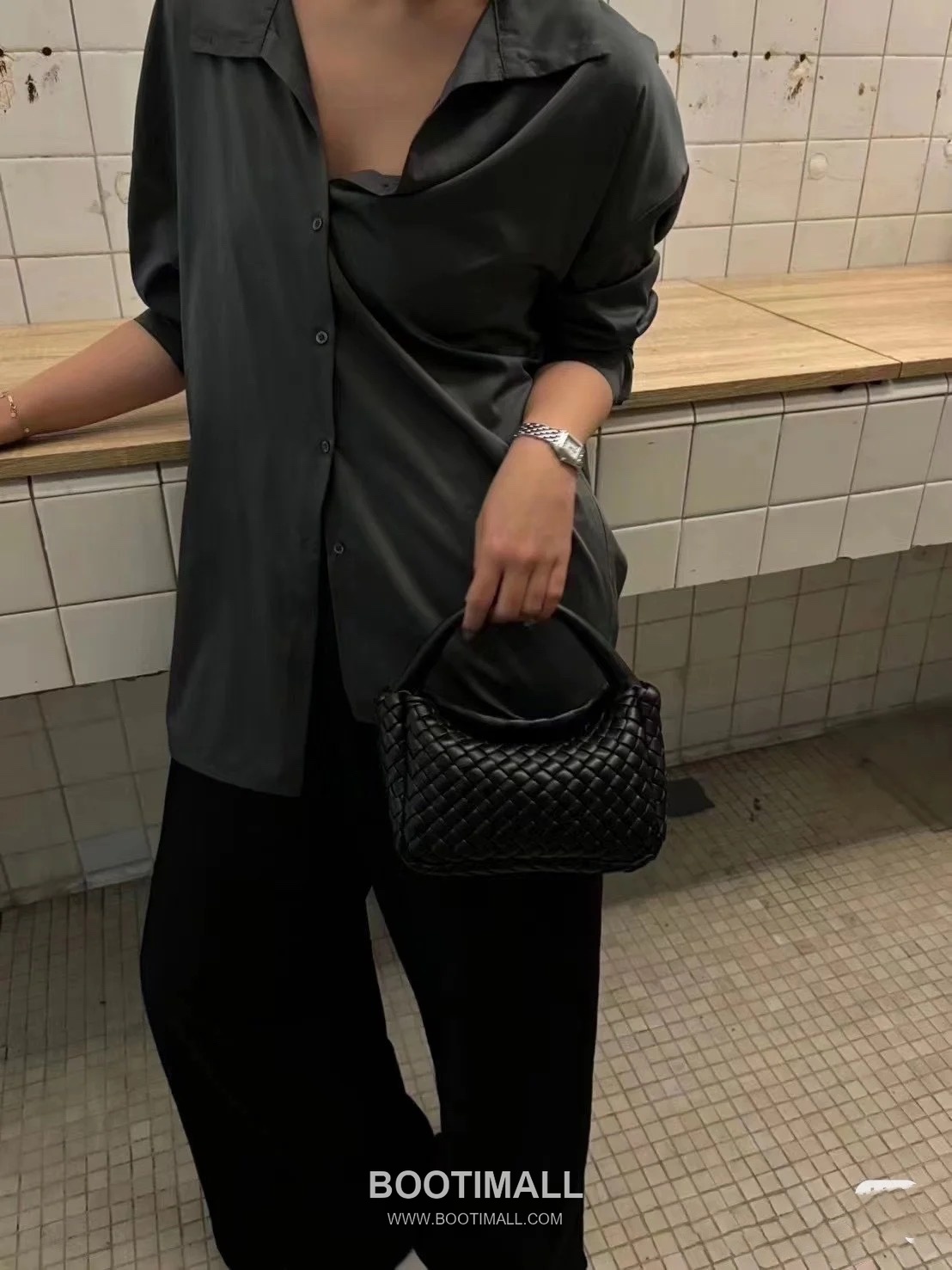 Bottega Veneta Mini Cobble Bag Lambskin Leather Khaki Top Handle Bag 보테가 베네타 미니 코블 백 램스킨 레더 카키 탑핸들백 23cm 2