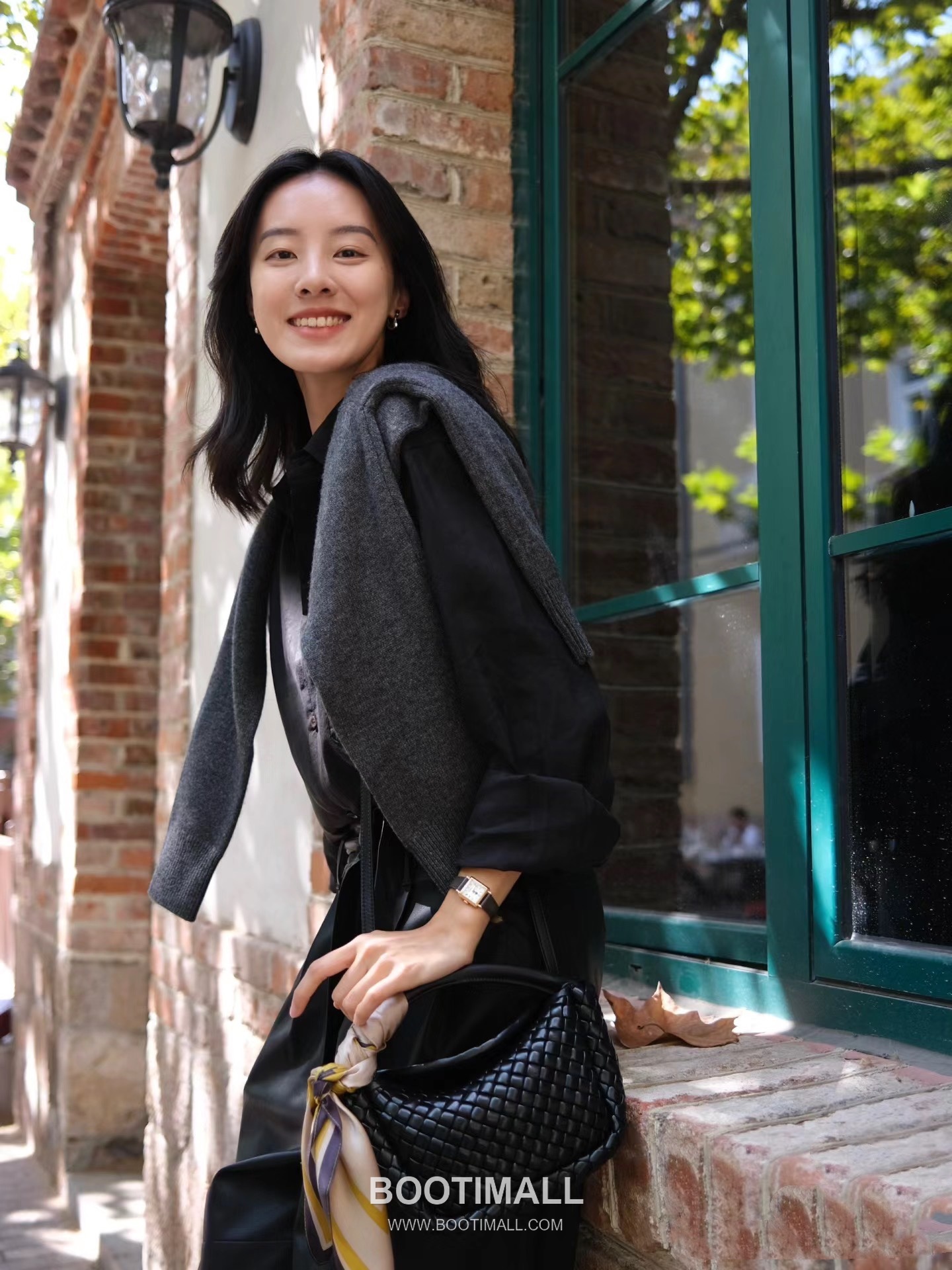 Bottega Veneta Mini Cobble Bag Lambskin Leather Khaki Top Handle Bag 보테가 베네타 미니 코블 백 램스킨 레더 카키 탑핸들백 23cm 3