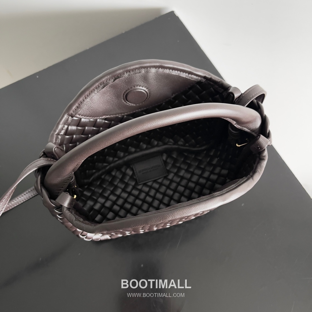 Bottega Veneta Mini Cobble Bag Lambskin Leather Khaki Top Handle Bag 보테가 베네타 미니 코블 백 램스킨 레더 카키 탑핸들백 23cm 13