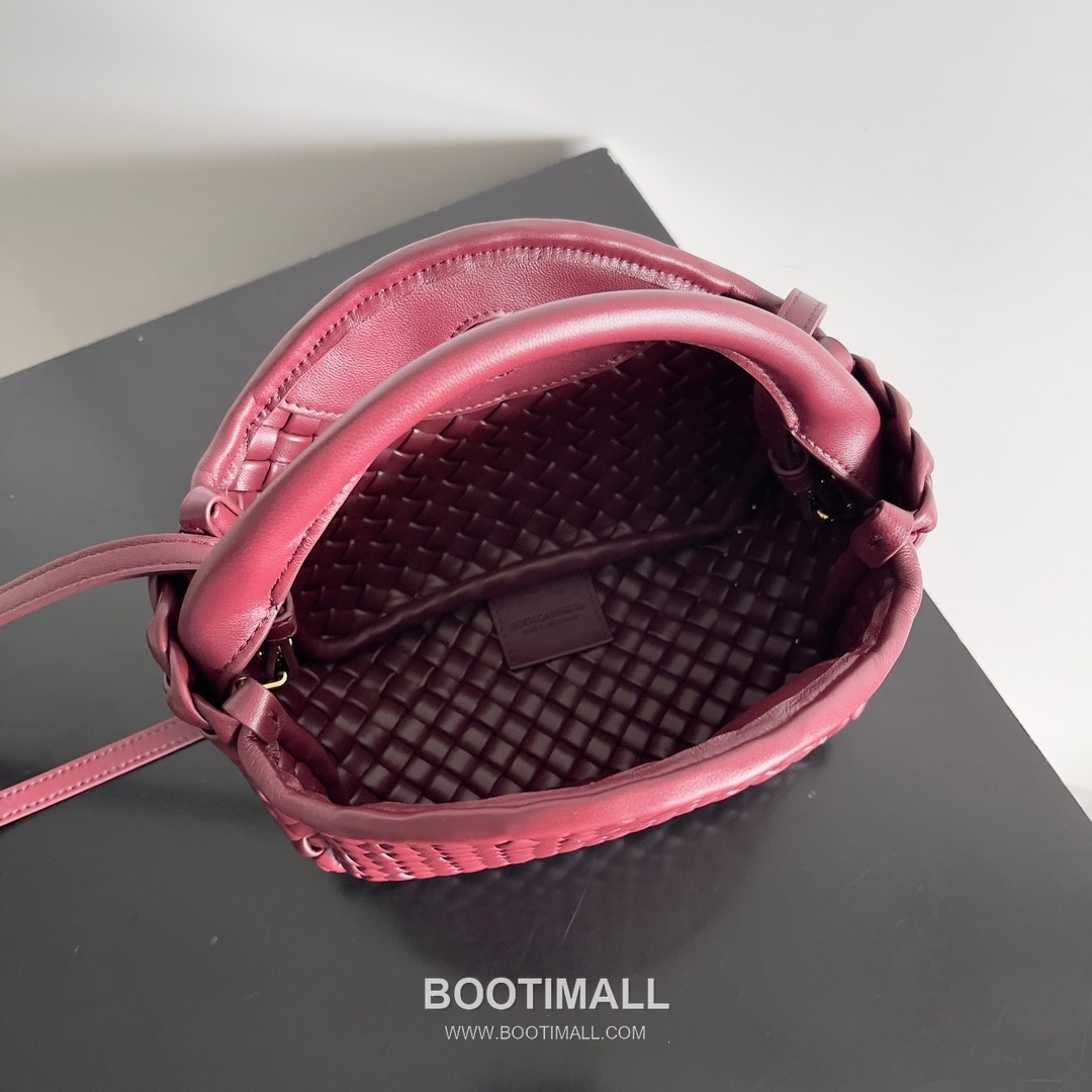 Bottega Veneta Mini Cobble Bag Lambskin Leather Khaki Top Handle Bag 보테가 베네타 미니 코블 백 램스킨 레더 카키 탑핸들백 23cm 9