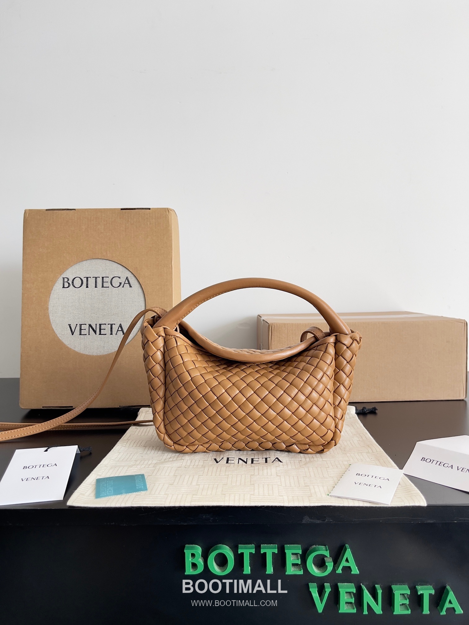 Bottega Veneta Mini Cobble Bag Lambskin Leather Khaki Top Handle Bag 보테가 베네타 미니 코블 백 램스킨 레더 카키 탑핸들백 23cm 1
