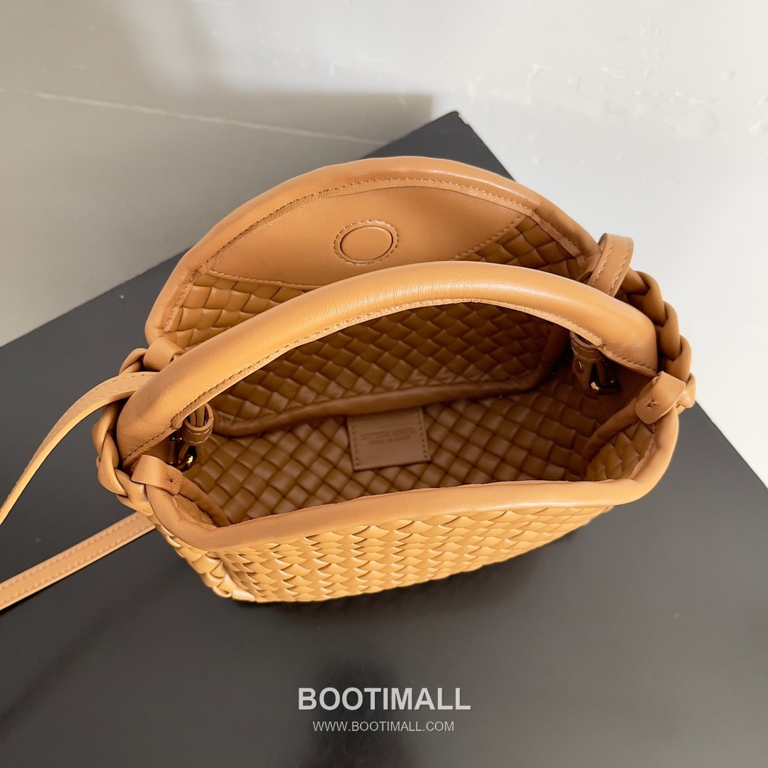 Bottega Veneta Mini Cobble Bag Lambskin Leather Khaki Top Handle Bag 보테가 베네타 미니 코블 백 램스킨 레더 카키 탑핸들백 23cm 7