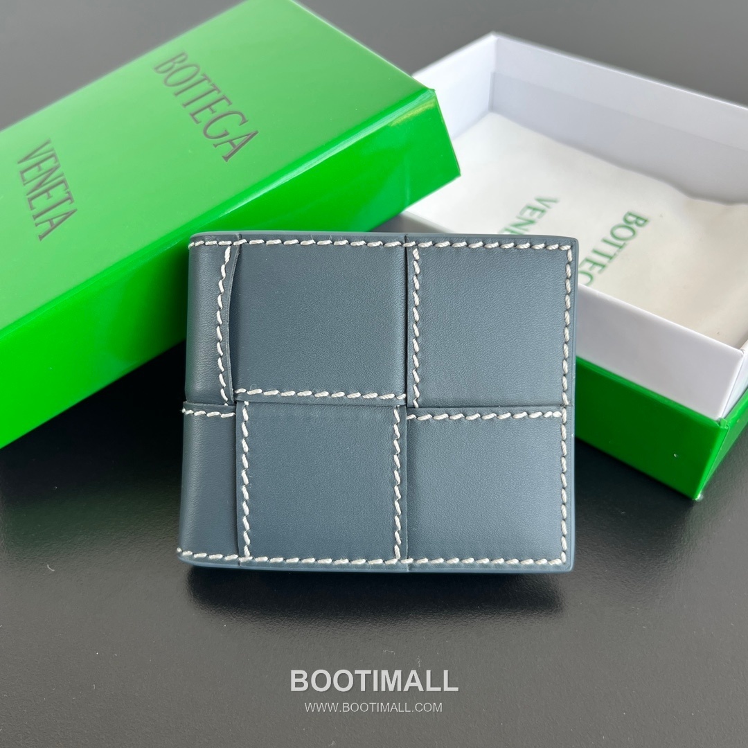 Bottega Veneta Intrecciato Bifold Calfskin Leather Gray Bifold Wallet 보테가 베네타 인트레치아토 반지갑 카프스킨 레더 그레이 11cm 1