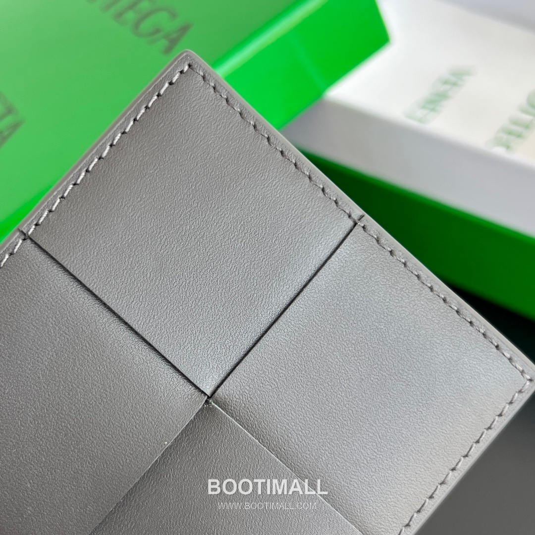 Bottega Veneta Intrecciato Bifold Calfskin Leather Gray Bifold Wallet 보테가 베네타 인트레치아토 반지갑 카프스킨 레더 그레이 11cm 18