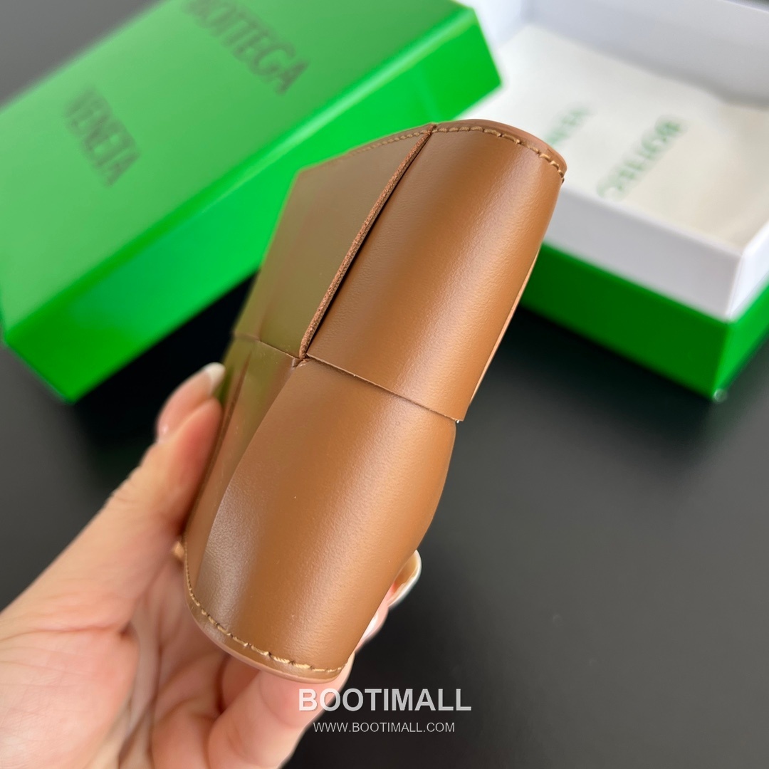 Bottega Veneta Intrecciato Bifold Calfskin Leather Gray Bifold Wallet 보테가 베네타 인트레치아토 반지갑 카프스킨 레더 그레이 11cm 21