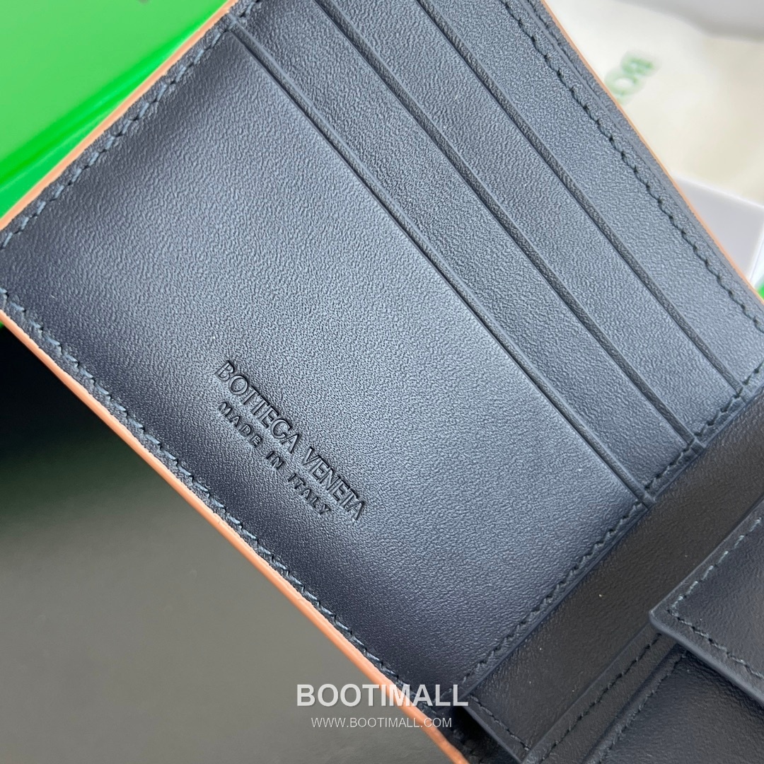 Bottega Veneta Intrecciato Bifold Calfskin Leather Gray Bifold Wallet 보테가 베네타 인트레치아토 반지갑 카프스킨 레더 그레이 11cm 24