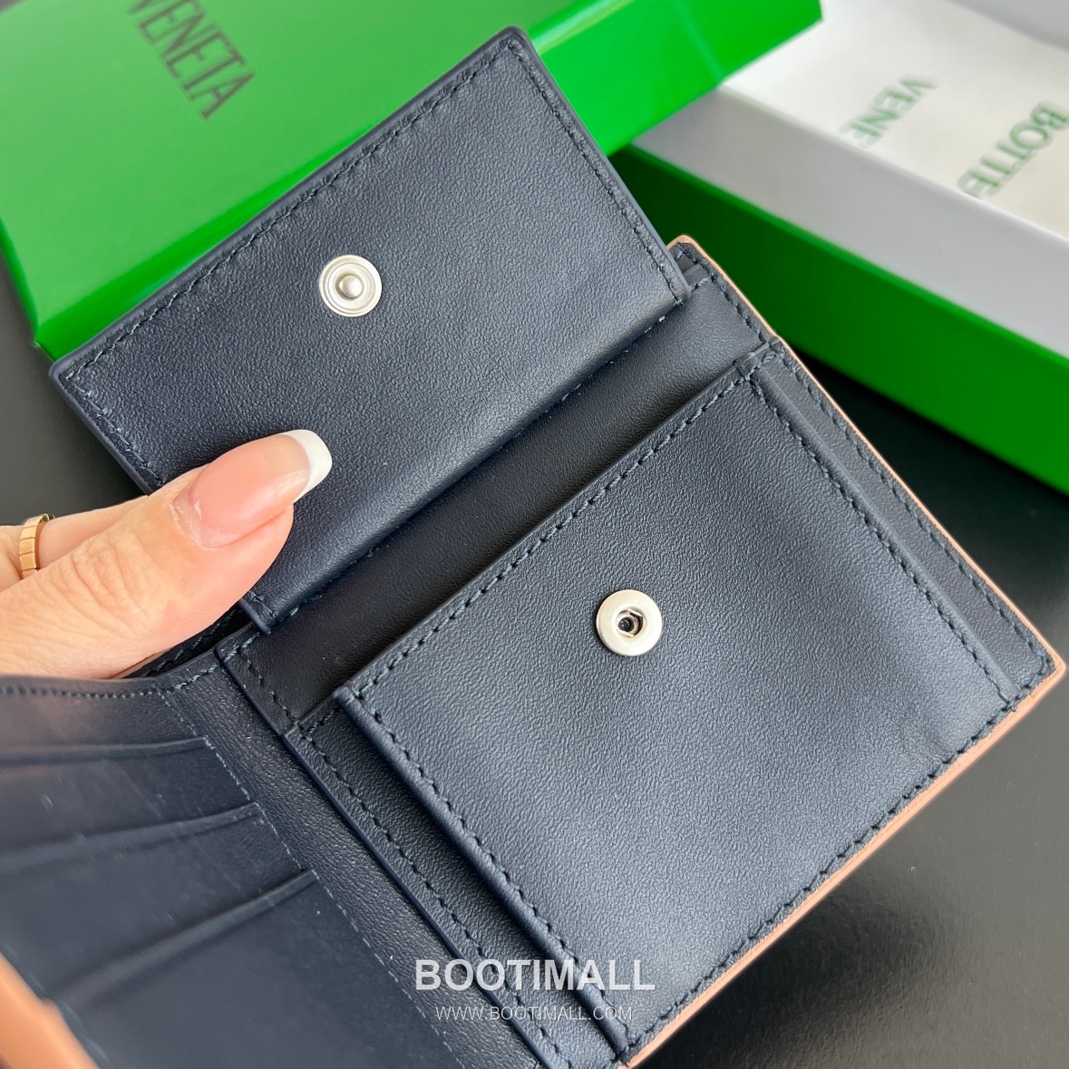 Bottega Veneta Intrecciato Bifold Calfskin Leather Gray Bifold Wallet 보테가 베네타 인트레치아토 반지갑 카프스킨 레더 그레이 11cm 25