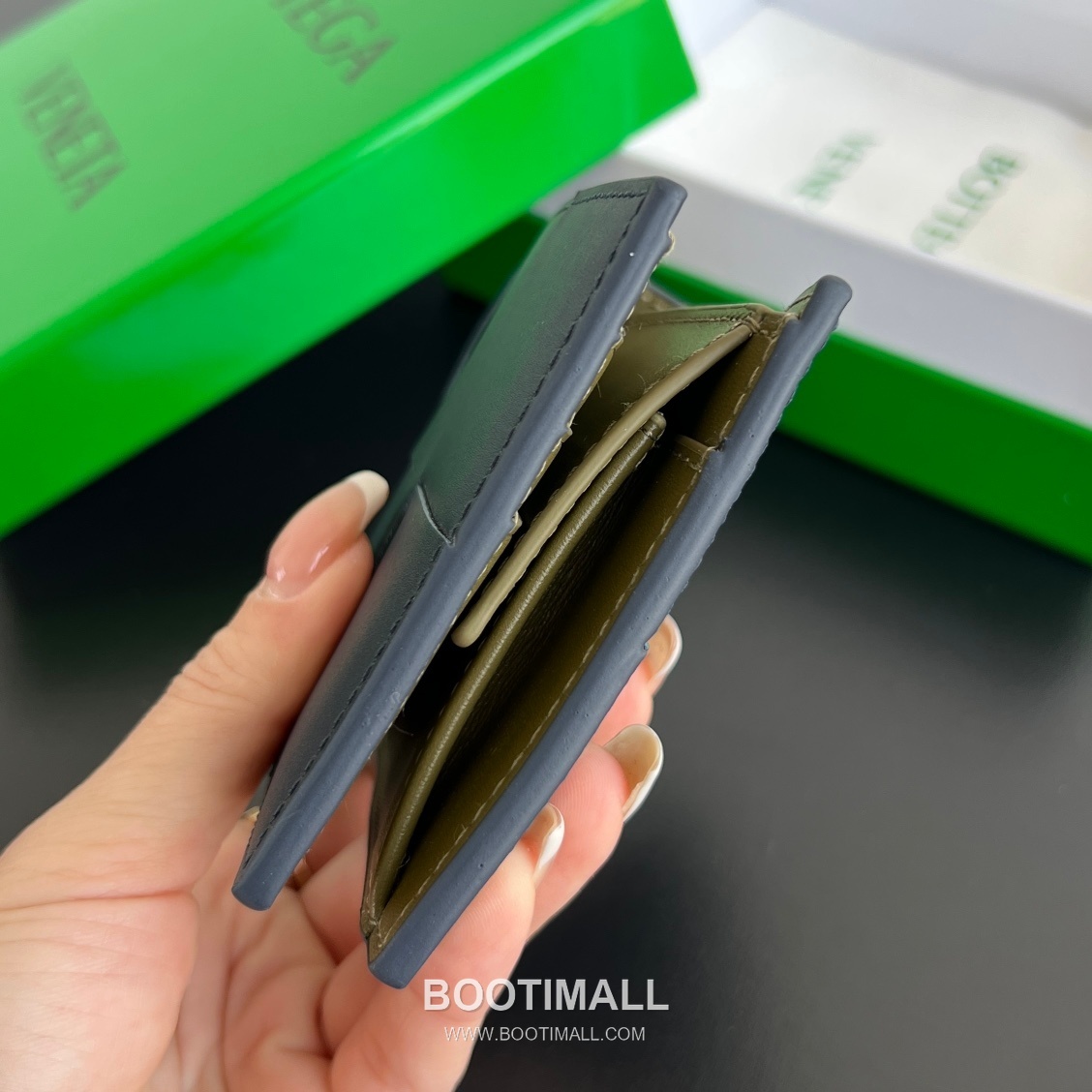 Bottega Veneta Intrecciato Bifold Calfskin Leather Gray Bifold Wallet 보테가 베네타 인트레치아토 반지갑 카프스킨 레더 그레이 11cm 28