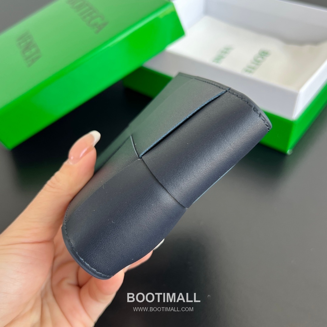 Bottega Veneta Intrecciato Bifold Calfskin Leather Gray Bifold Wallet 보테가 베네타 인트레치아토 반지갑 카프스킨 레더 그레이 11cm 30