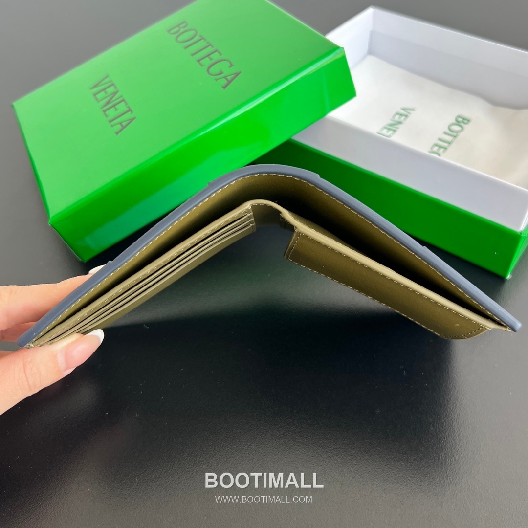 Bottega Veneta Intrecciato Bifold Calfskin Leather Gray Bifold Wallet 보테가 베네타 인트레치아토 반지갑 카프스킨 레더 그레이 11cm 32