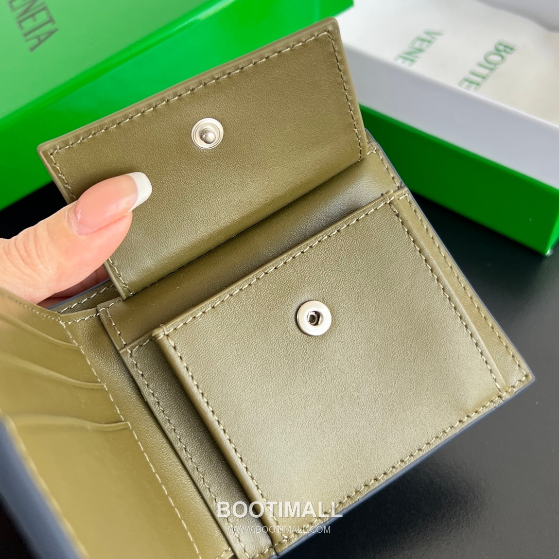 Bottega Veneta Intrecciato Bifold Calfskin Leather Gray Bifold Wallet 보테가 베네타 인트레치아토 반지갑 카프스킨 레더 그레이 11cm 33