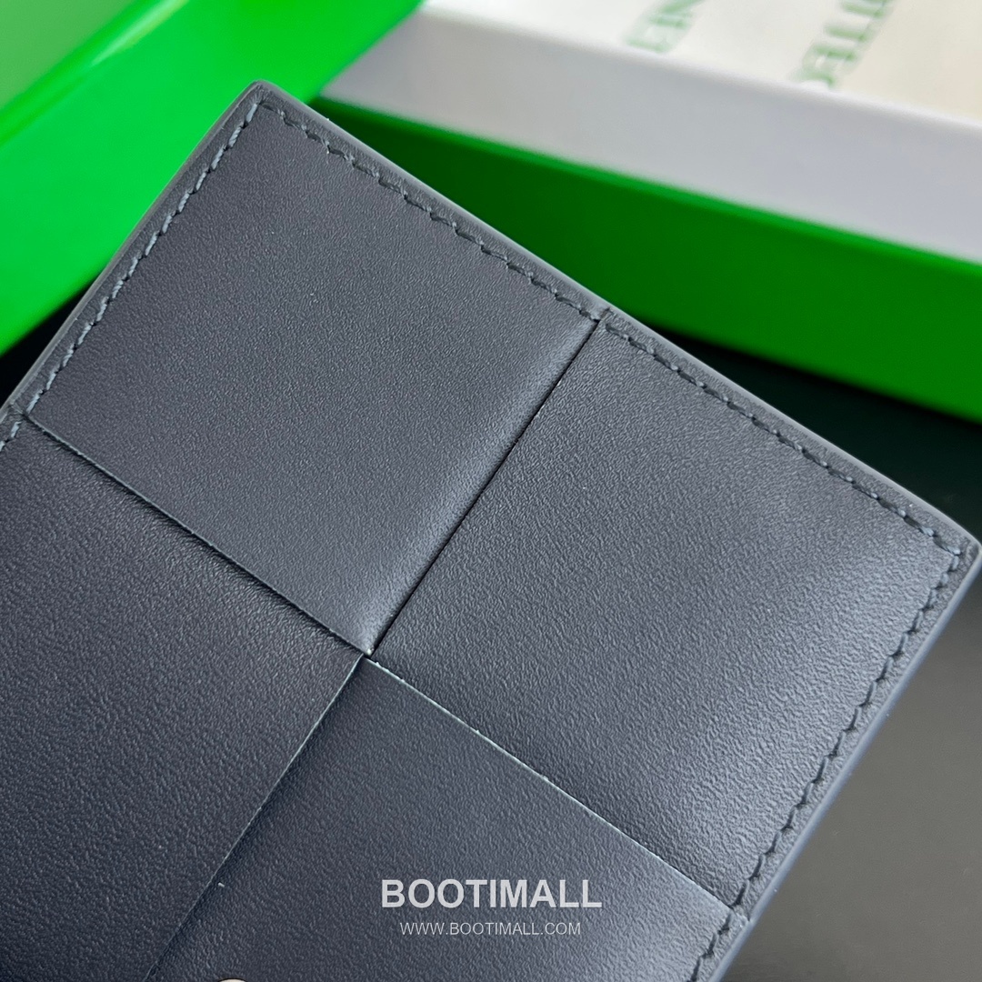 Bottega Veneta Intrecciato Bifold Calfskin Leather Gray Bifold Wallet 보테가 베네타 인트레치아토 반지갑 카프스킨 레더 그레이 11cm 35