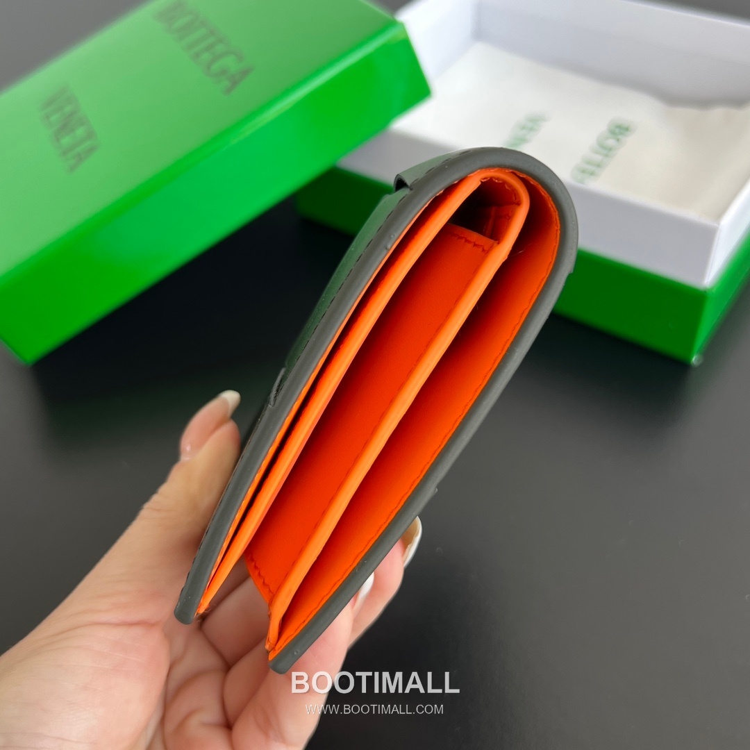 Bottega Veneta Intrecciato Bifold Calfskin Leather Gray Bifold Wallet 보테가 베네타 인트레치아토 반지갑 카프스킨 레더 그레이 11cm 38