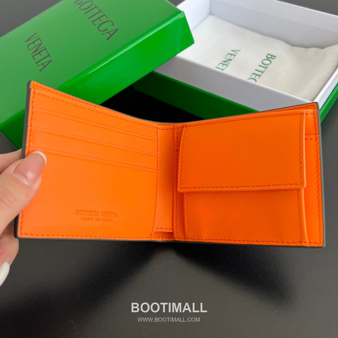 Bottega Veneta Intrecciato Bifold Calfskin Leather Gray Bifold Wallet 보테가 베네타 인트레치아토 반지갑 카프스킨 레더 그레이 11cm 40