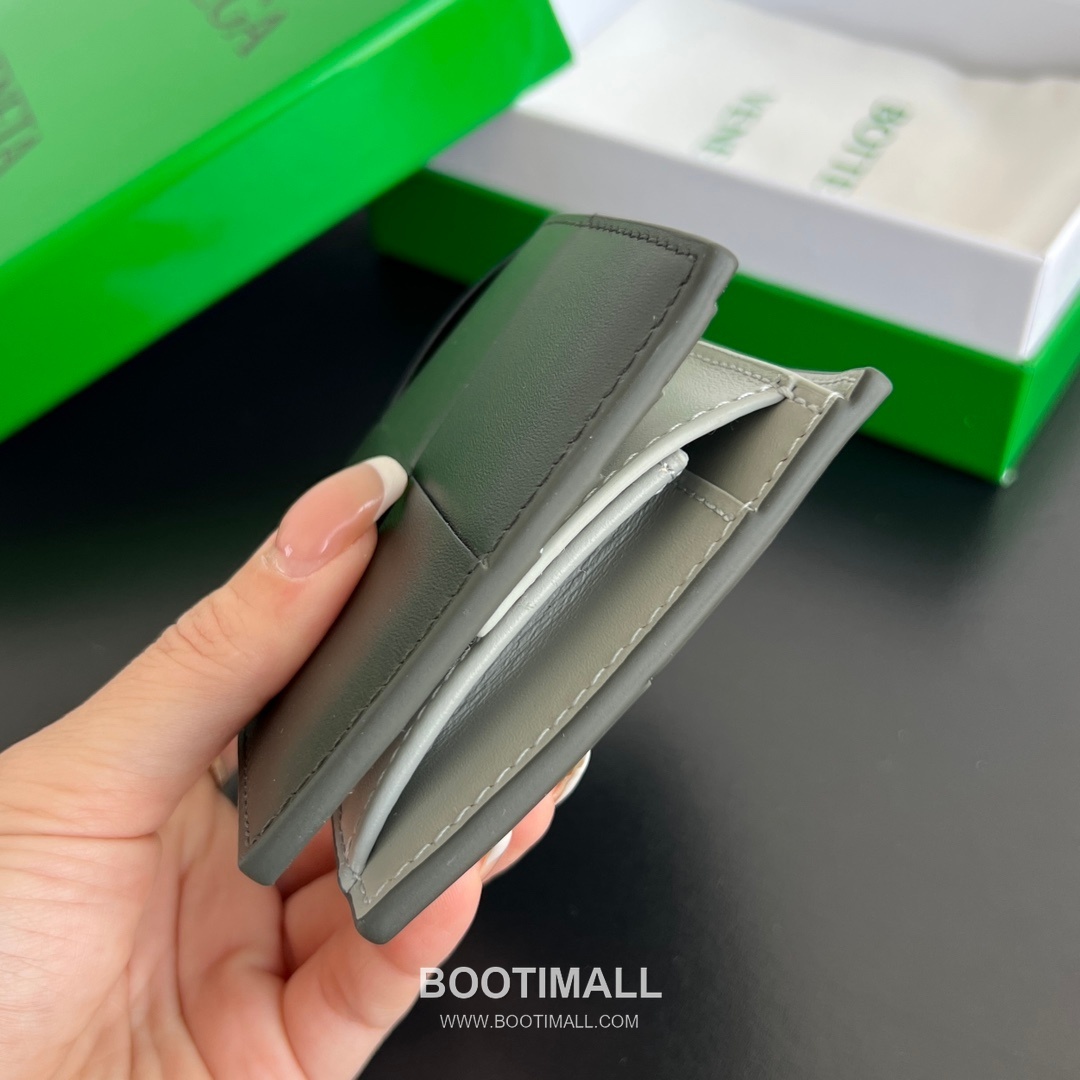 Bottega Veneta Intrecciato Bifold Calfskin Leather Gray Bifold Wallet 보테가 베네타 인트레치아토 반지갑 카프스킨 레더 그레이 11cm 46