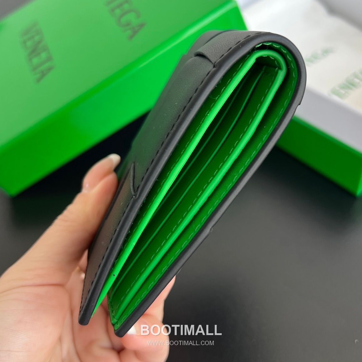 Bottega Veneta Intrecciato Bifold Calfskin Leather Gray Bifold Wallet 보테가 베네타 인트레치아토 반지갑 카프스킨 레더 그레이 11cm 56