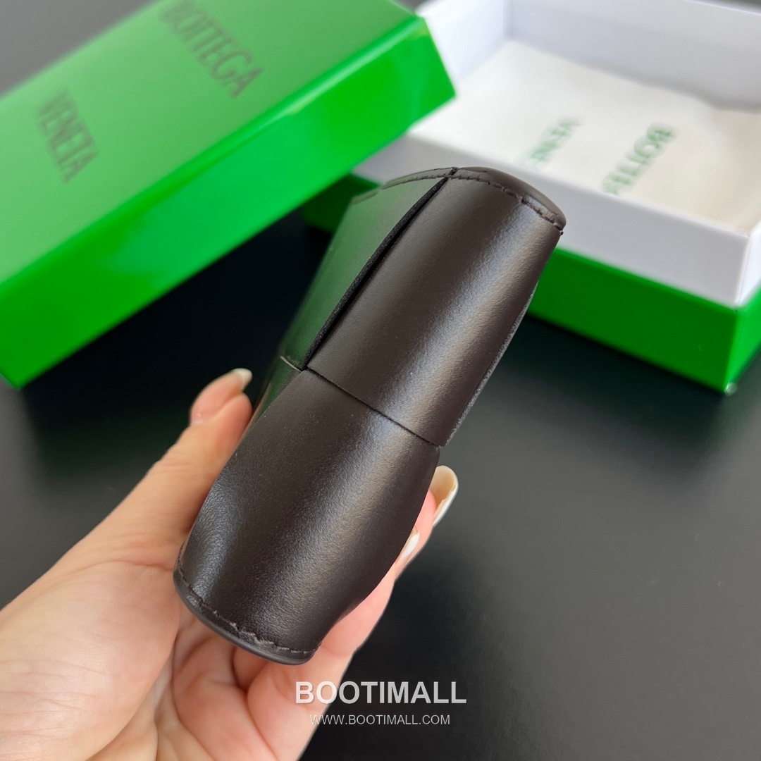 Bottega Veneta Intrecciato Bifold Calfskin Leather Gray Bifold Wallet 보테가 베네타 인트레치아토 반지갑 카프스킨 레더 그레이 11cm 66