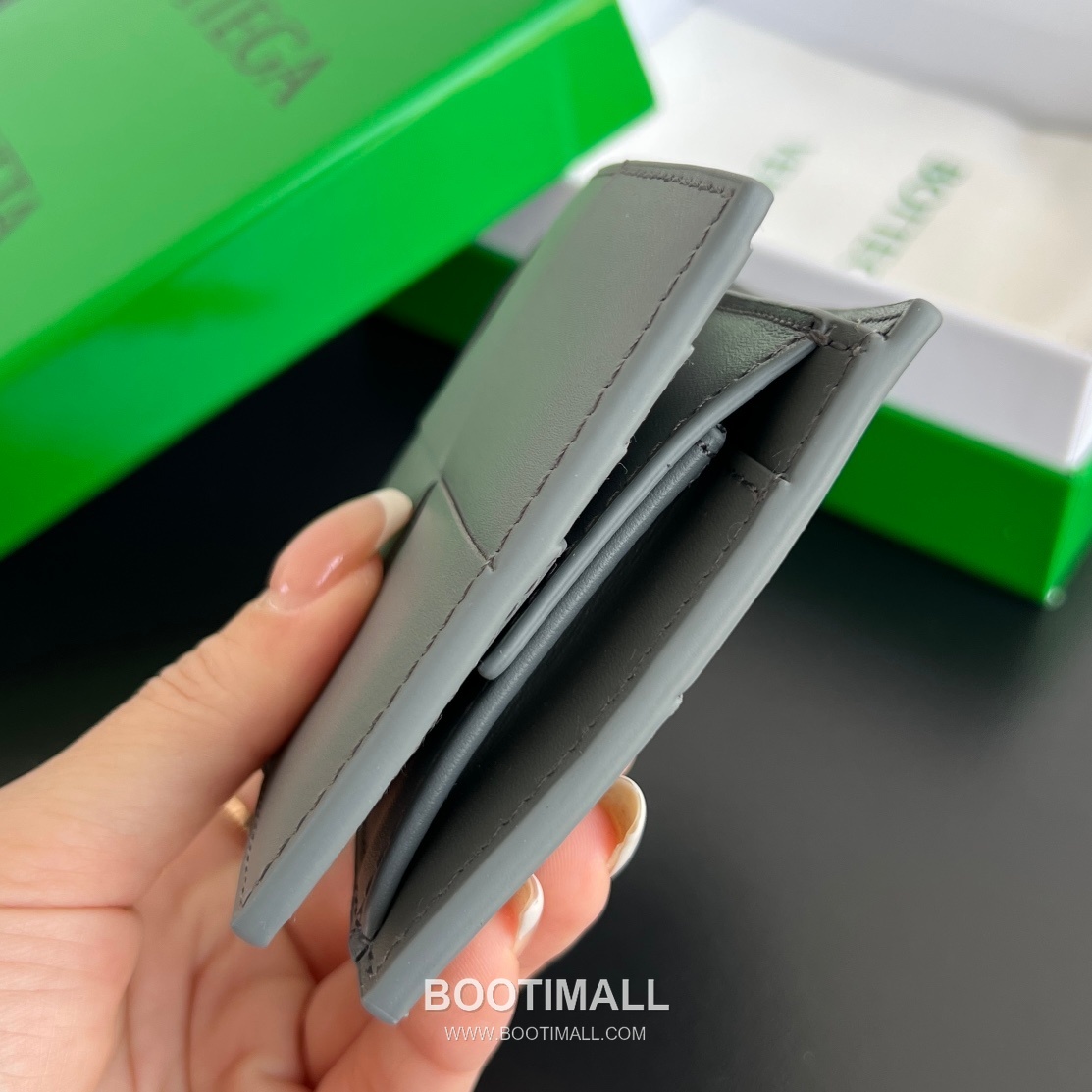 Bottega Veneta Intrecciato Bifold Calfskin Leather Gray Bifold Wallet 보테가 베네타 인트레치아토 반지갑 카프스킨 레더 그레이 11cm 73