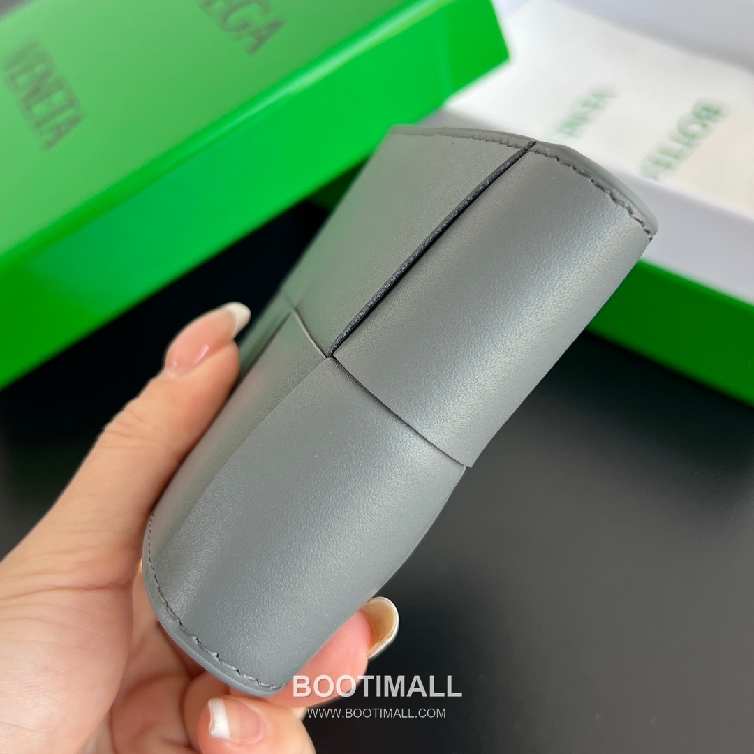 Bottega Veneta Intrecciato Bifold Calfskin Leather Gray Bifold Wallet 보테가 베네타 인트레치아토 반지갑 카프스킨 레더 그레이 11cm 75