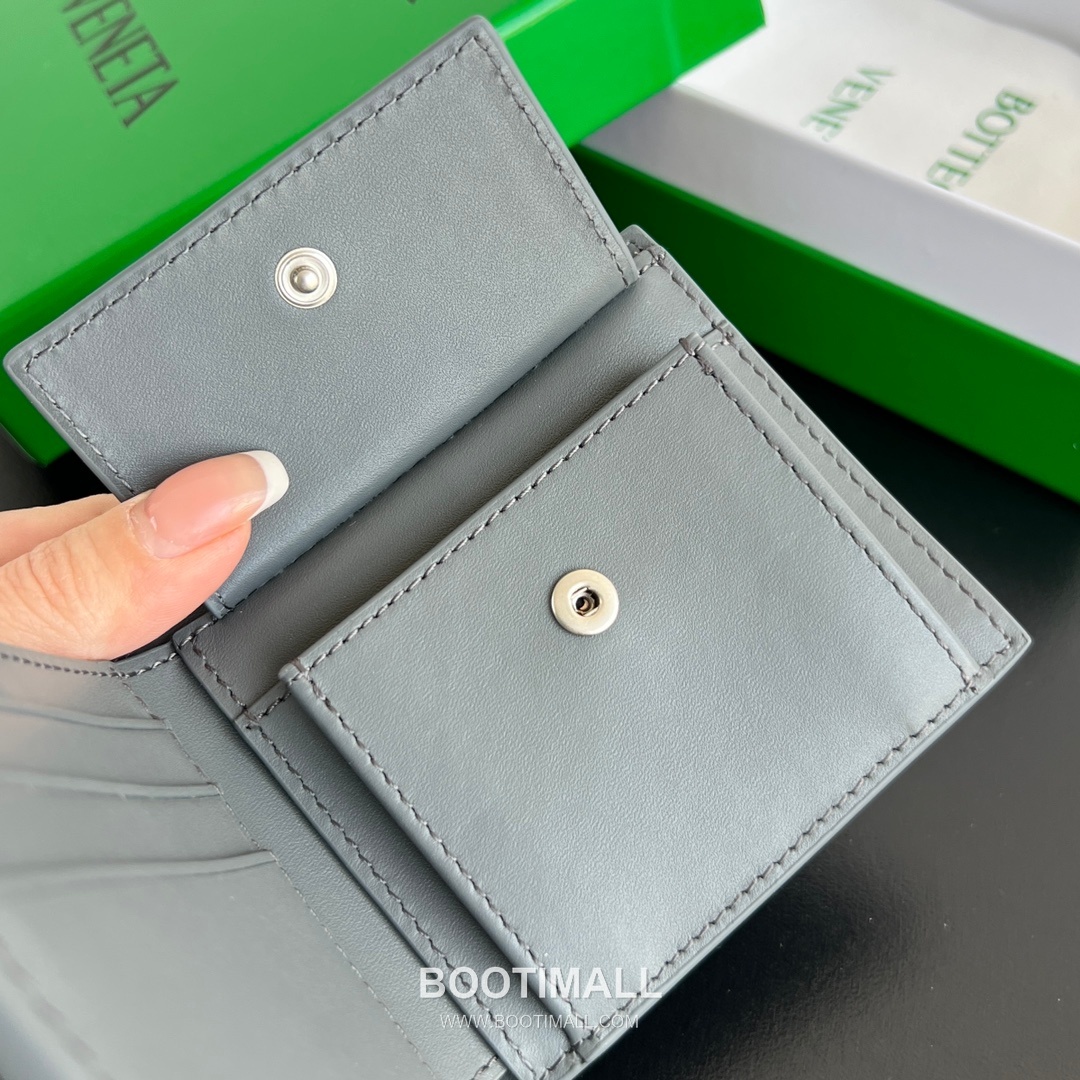 Bottega Veneta Intrecciato Bifold Calfskin Leather Gray Bifold Wallet 보테가 베네타 인트레치아토 반지갑 카프스킨 레더 그레이 11cm 78
