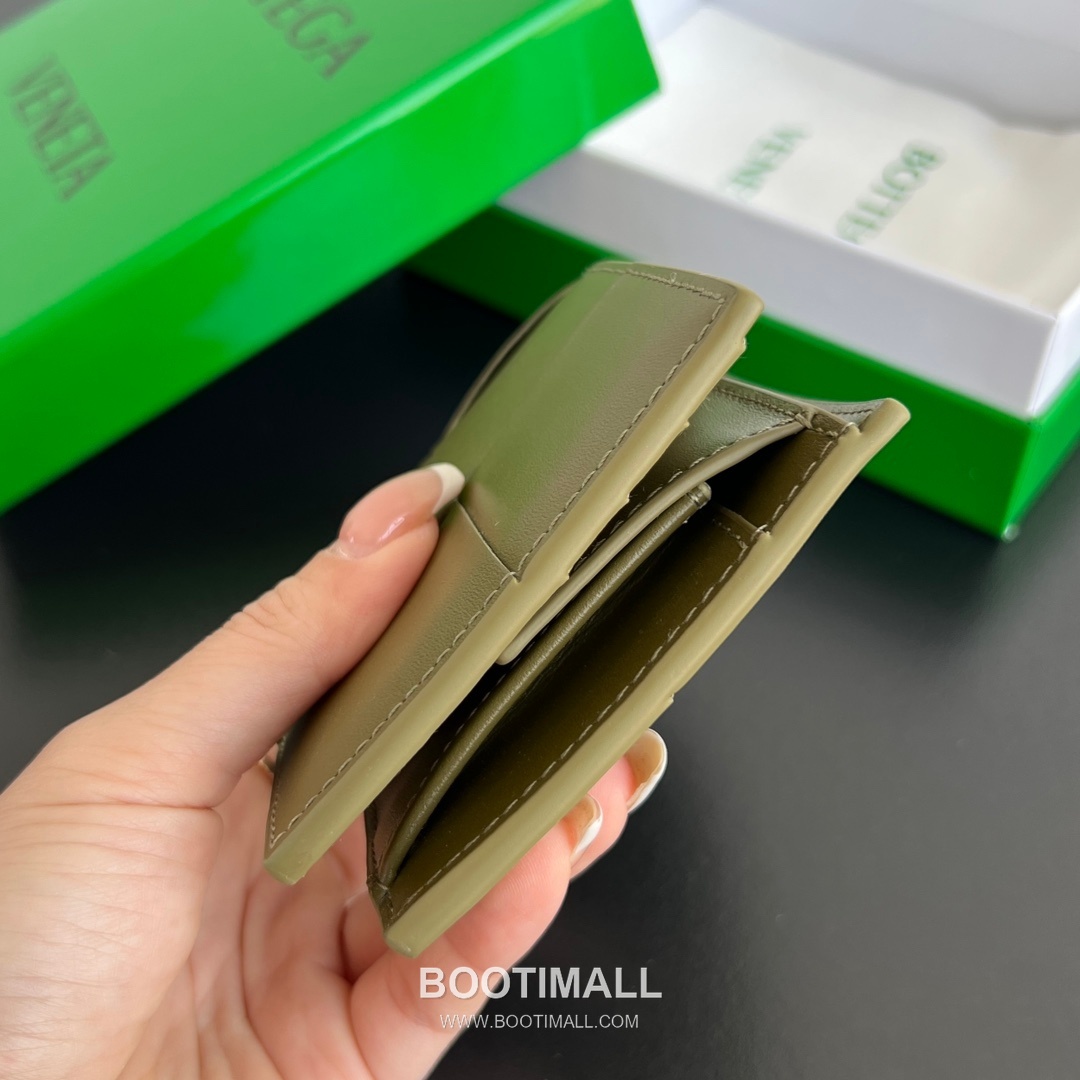 Bottega Veneta Intrecciato Bifold Calfskin Leather Gray Bifold Wallet 보테가 베네타 인트레치아토 반지갑 카프스킨 레더 그레이 11cm 91