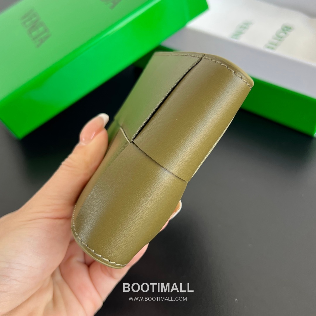 Bottega Veneta Intrecciato Bifold Calfskin Leather Gray Bifold Wallet 보테가 베네타 인트레치아토 반지갑 카프스킨 레더 그레이 11cm 93