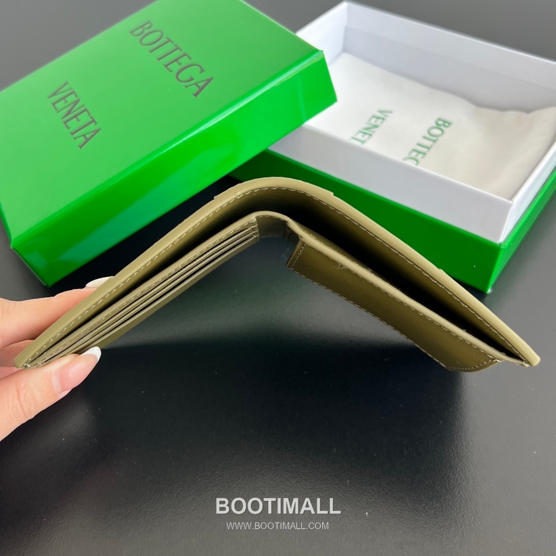 Bottega Veneta Intrecciato Bifold Calfskin Leather Gray Bifold Wallet 보테가 베네타 인트레치아토 반지갑 카프스킨 레더 그레이 11cm 95