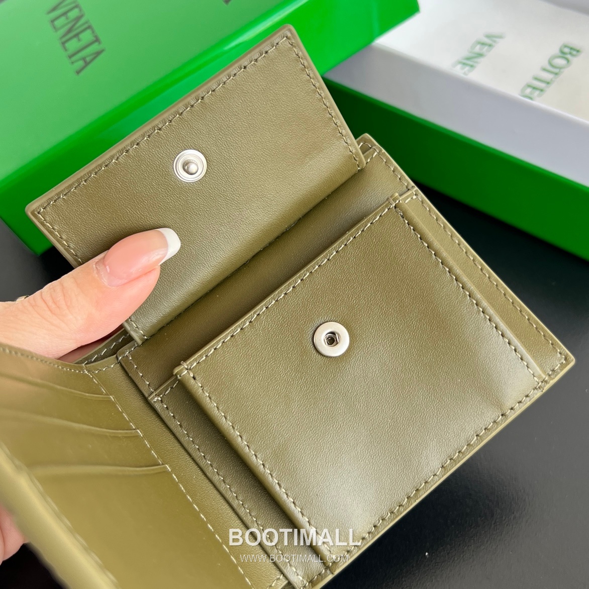 Bottega Veneta Intrecciato Bifold Calfskin Leather Gray Bifold Wallet 보테가 베네타 인트레치아토 반지갑 카프스킨 레더 그레이 11cm 97