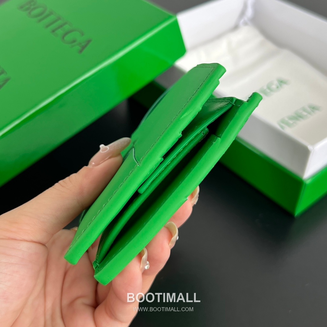 Bottega Veneta Intrecciato Bifold Calfskin Leather Gray Bifold Wallet 보테가 베네타 인트레치아토 반지갑 카프스킨 레더 그레이 11cm 100