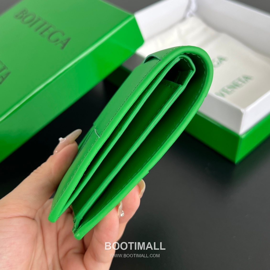 Bottega Veneta Intrecciato Bifold Calfskin Leather Gray Bifold Wallet 보테가 베네타 인트레치아토 반지갑 카프스킨 레더 그레이 11cm 101