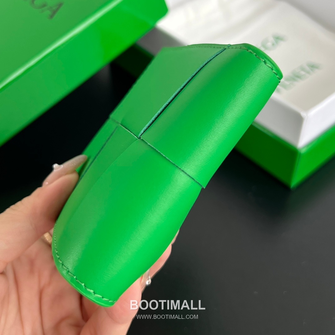 Bottega Veneta Intrecciato Bifold Calfskin Leather Gray Bifold Wallet 보테가 베네타 인트레치아토 반지갑 카프스킨 레더 그레이 11cm 102