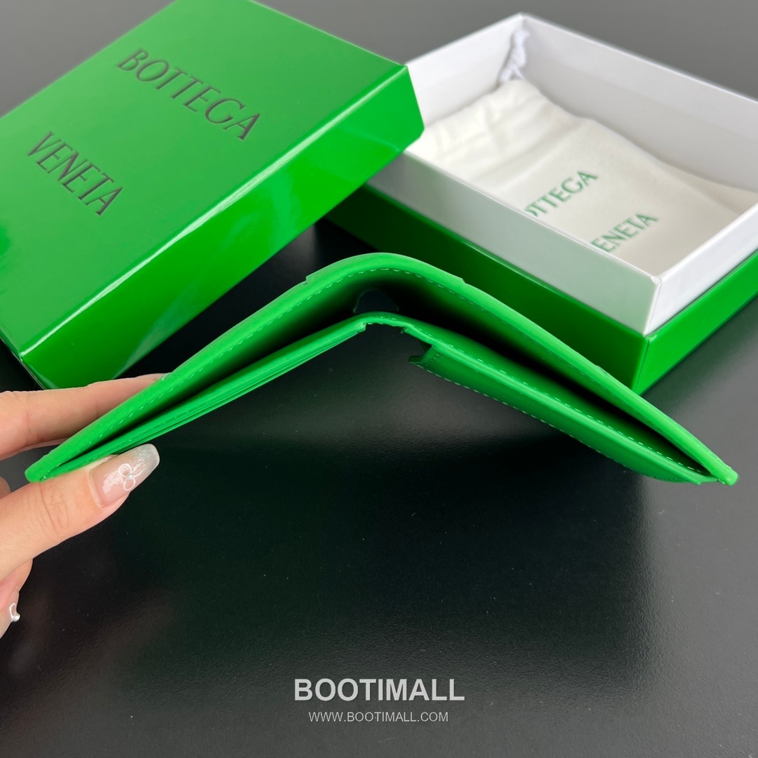 Bottega Veneta Intrecciato Bifold Calfskin Leather Gray Bifold Wallet 보테가 베네타 인트레치아토 반지갑 카프스킨 레더 그레이 11cm 104