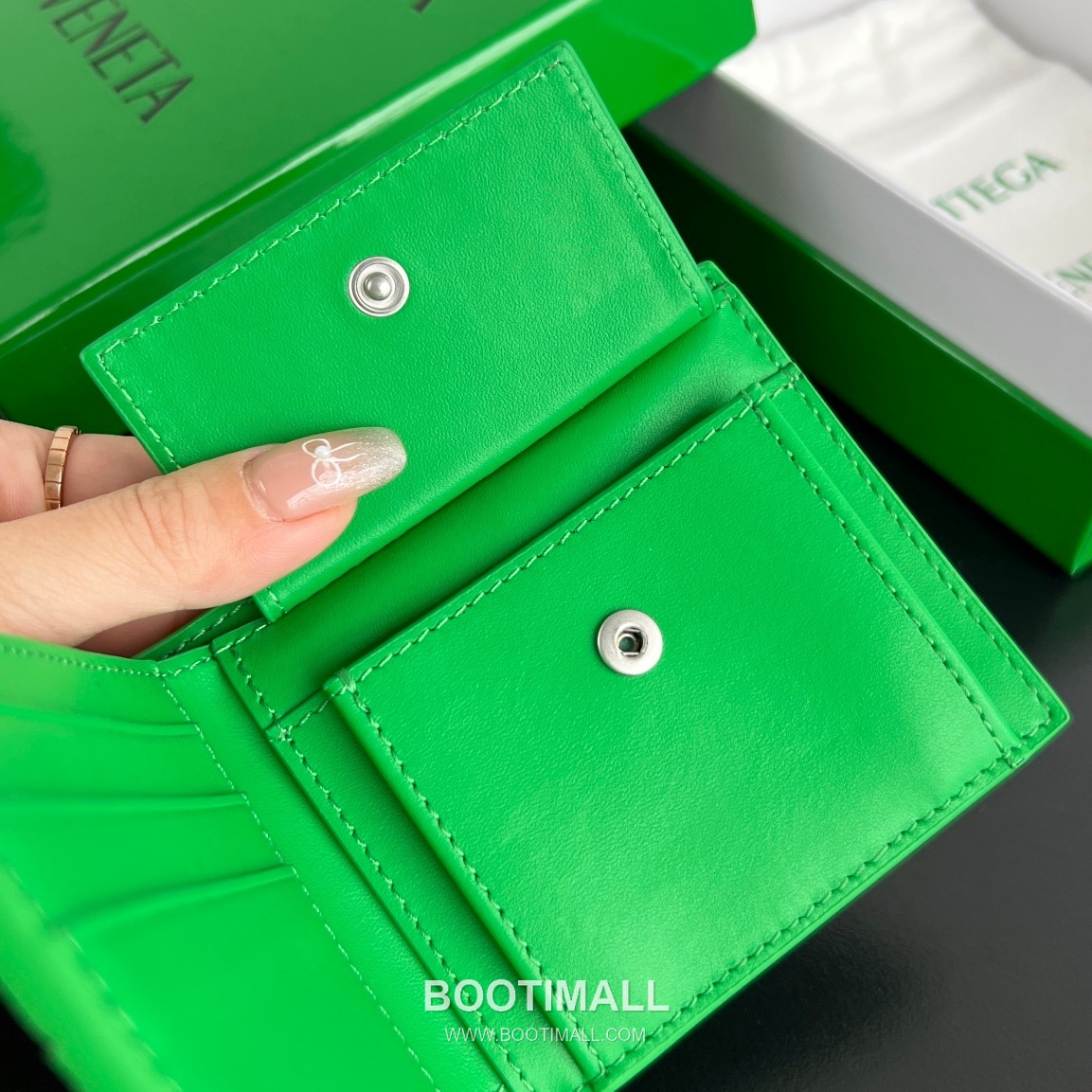 Bottega Veneta Intrecciato Bifold Calfskin Leather Gray Bifold Wallet 보테가 베네타 인트레치아토 반지갑 카프스킨 레더 그레이 11cm 105