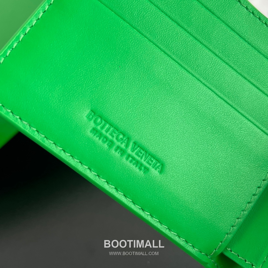 Bottega Veneta Intrecciato Bifold Calfskin Leather Gray Bifold Wallet 보테가 베네타 인트레치아토 반지갑 카프스킨 레더 그레이 11cm 106