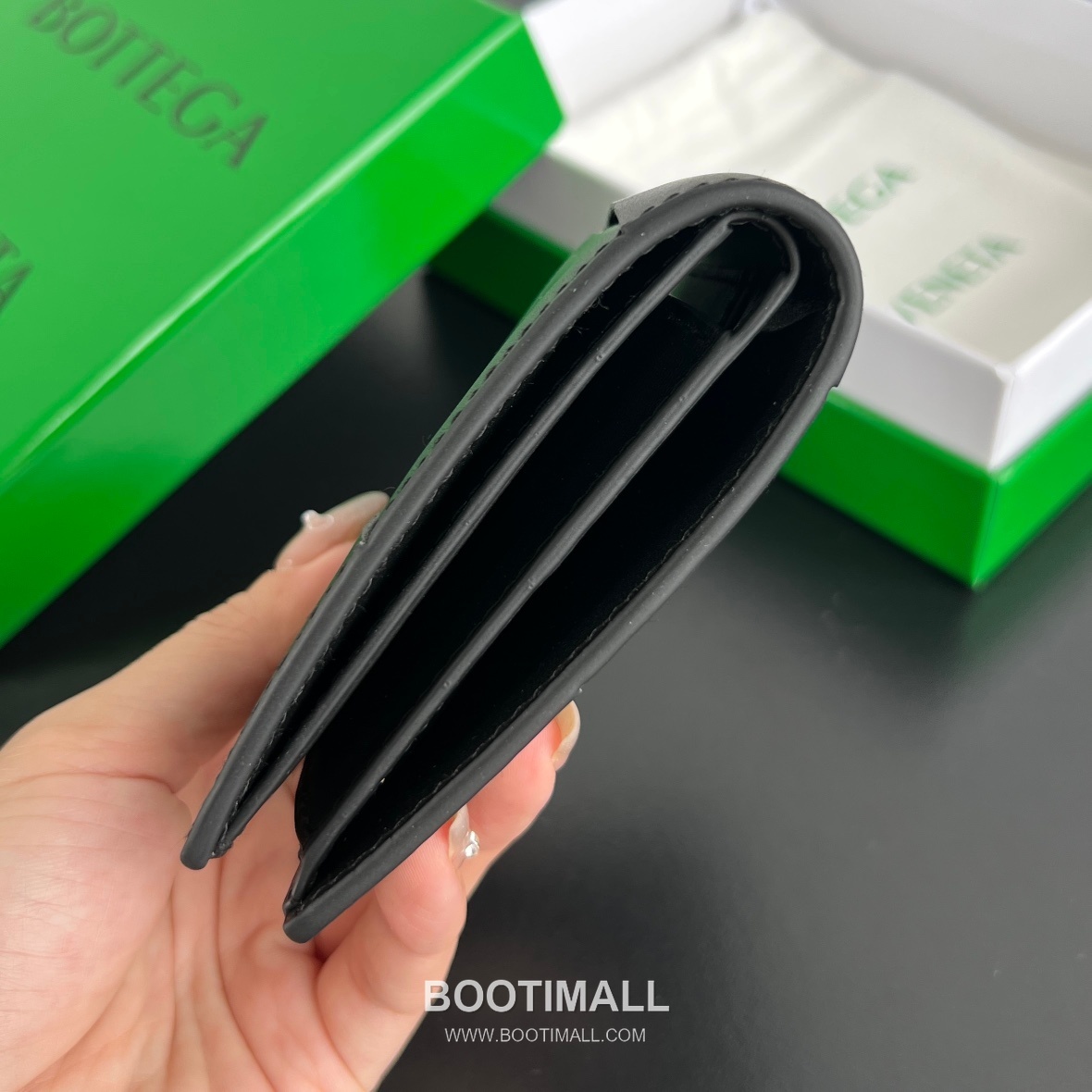 Bottega Veneta Intrecciato Bifold Calfskin Leather Gray Bifold Wallet 보테가 베네타 인트레치아토 반지갑 카프스킨 레더 그레이 11cm 110