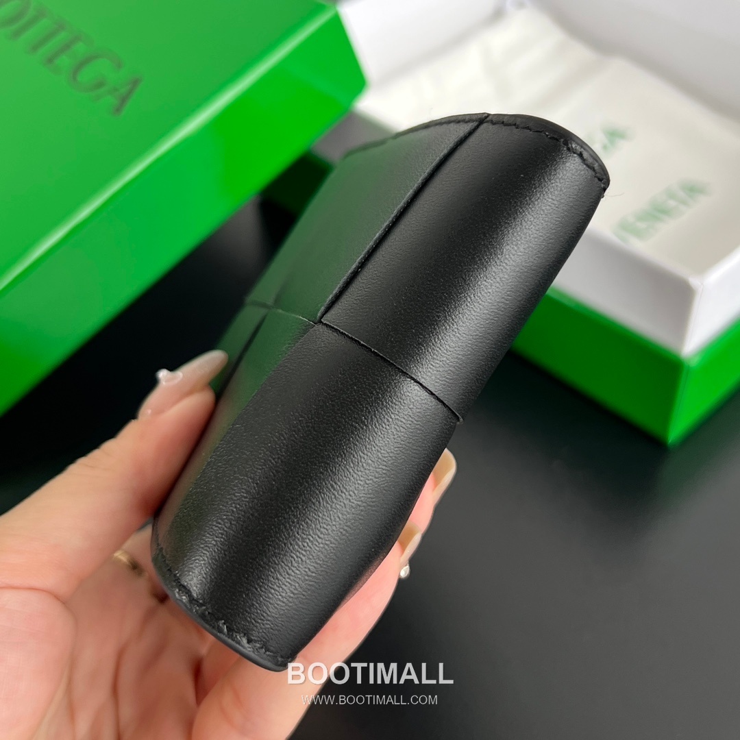 Bottega Veneta Intrecciato Bifold Calfskin Leather Gray Bifold Wallet 보테가 베네타 인트레치아토 반지갑 카프스킨 레더 그레이 11cm 111