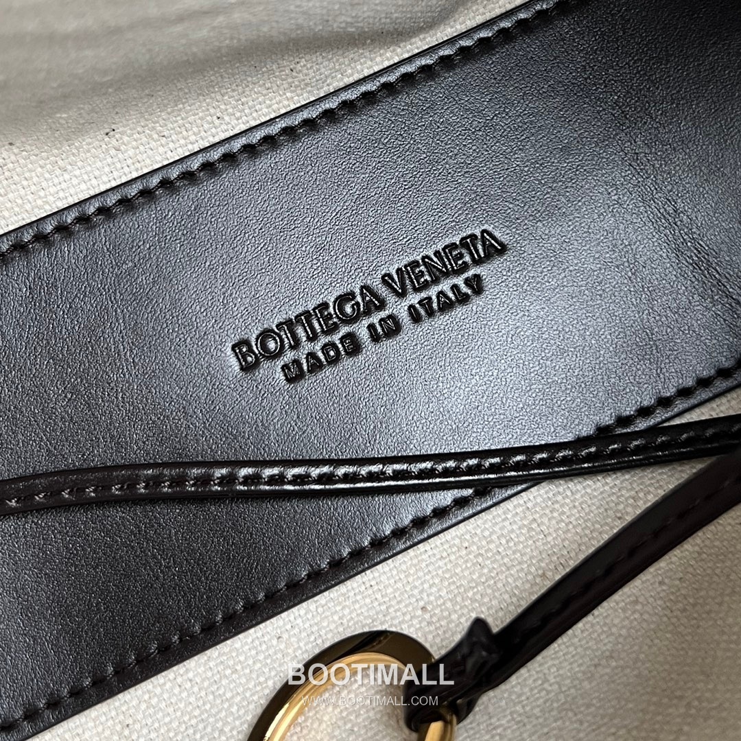 Bottega Veneta Loop Camera Bag Intrecciato Leather Black Crossbody Bag 보테가 베네타 루프 카메라백 인트레치아토 레더 블랙 크로스백 19cm 9