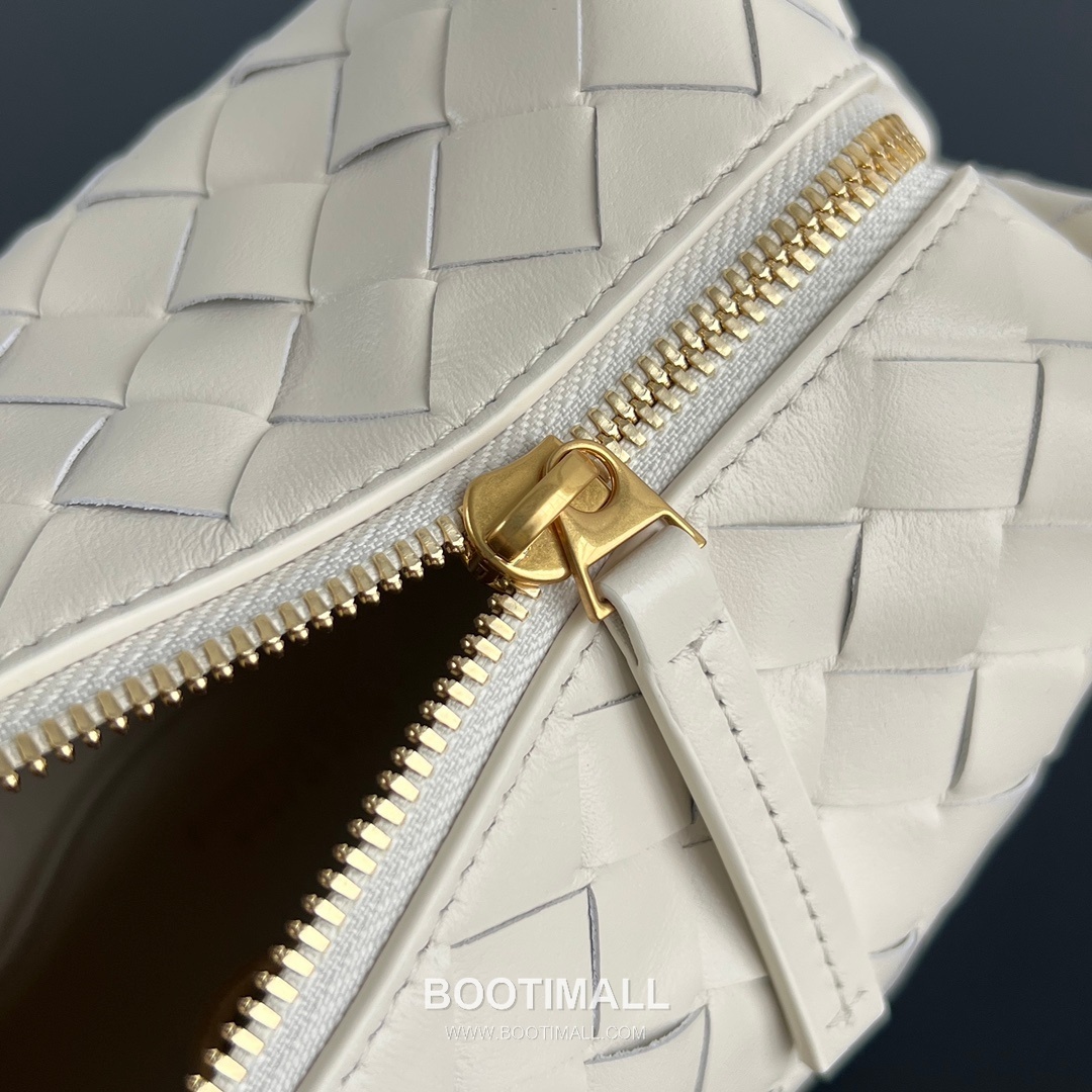 Bottega Veneta Loop Camera Bag Intrecciato Leather Black Crossbody Bag 보테가 베네타 루프 카메라백 인트레치아토 레더 블랙 크로스백 19cm 6