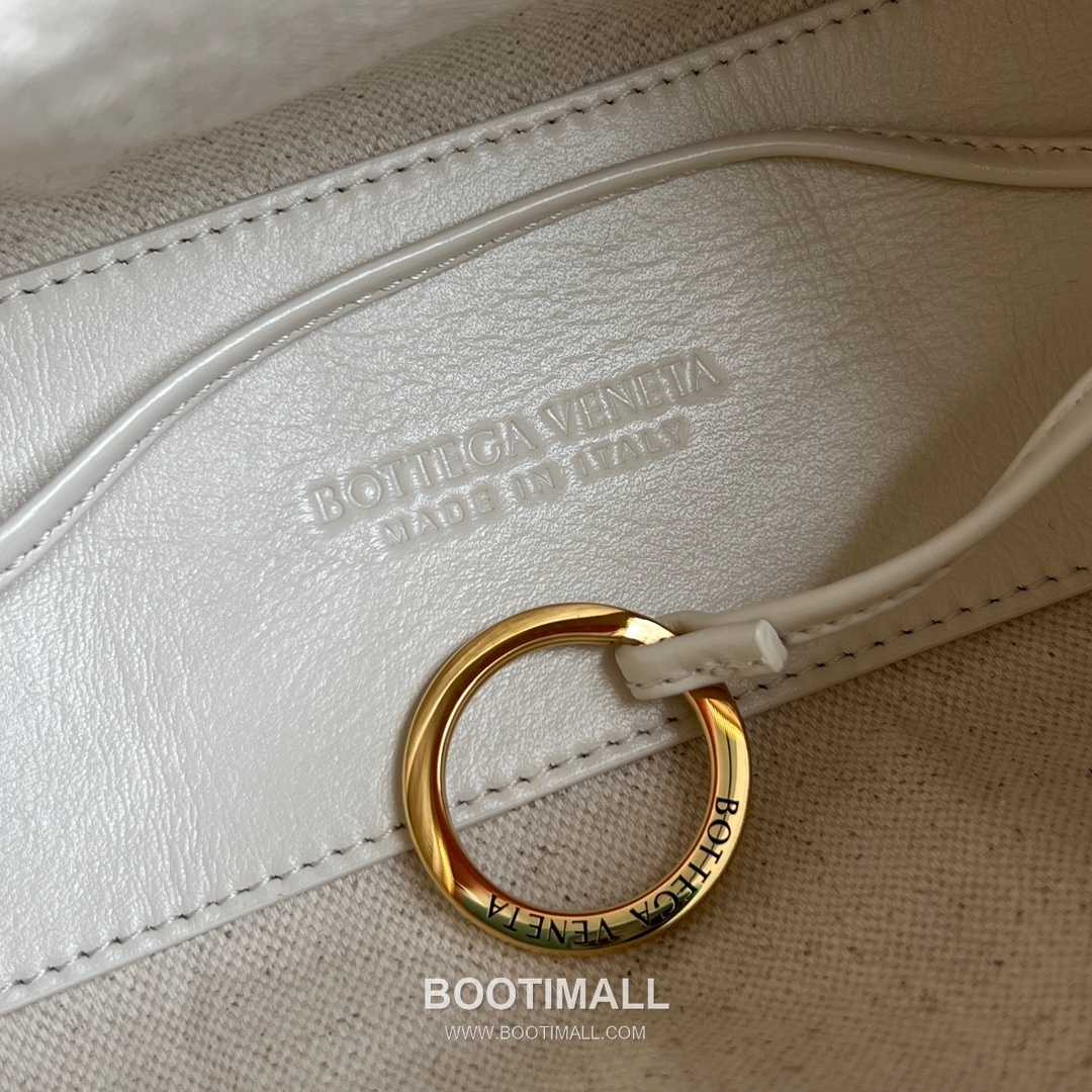 Bottega Veneta Loop Camera Bag Intrecciato Leather Black Crossbody Bag 보테가 베네타 루프 카메라백 인트레치아토 레더 블랙 크로스백 19cm 8