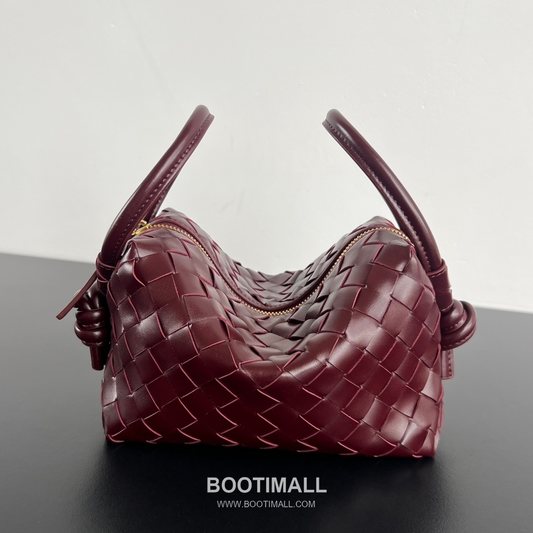 Bottega Veneta Loop Camera Bag Intrecciato Leather Black Crossbody Bag 보테가 베네타 루프 카메라백 인트레치아토 레더 블랙 크로스백 19cm 2