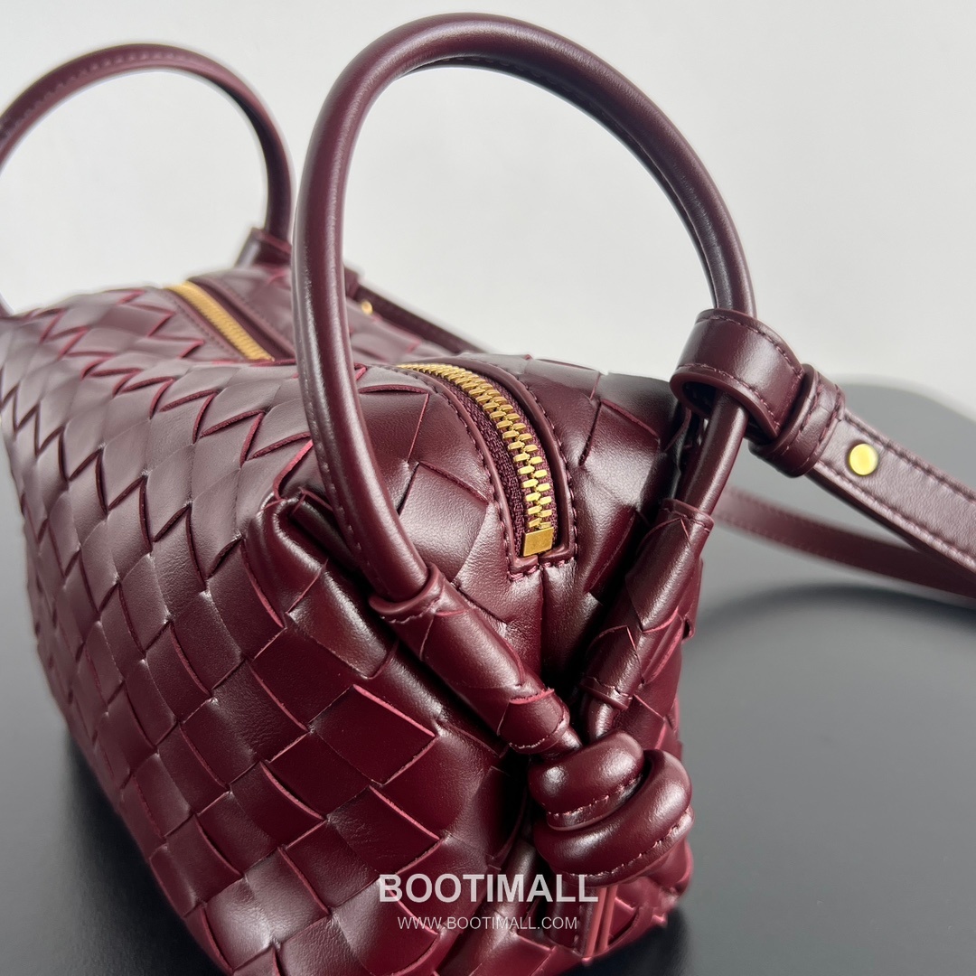 Bottega Veneta Loop Camera Bag Intrecciato Leather Black Crossbody Bag 보테가 베네타 루프 카메라백 인트레치아토 레더 블랙 크로스백 19cm 6