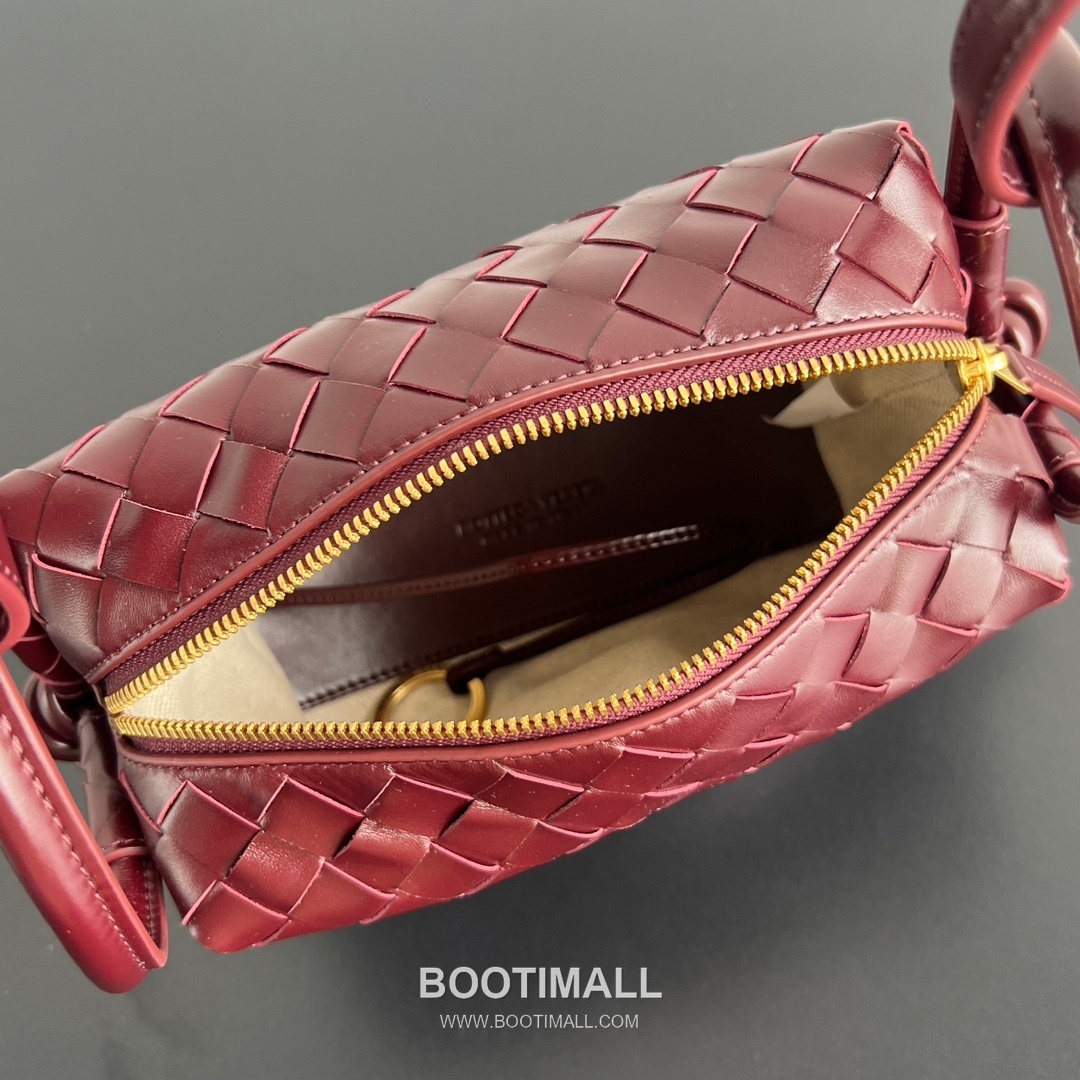 Bottega Veneta Loop Camera Bag Intrecciato Leather Black Crossbody Bag 보테가 베네타 루프 카메라백 인트레치아토 레더 블랙 크로스백 19cm 7