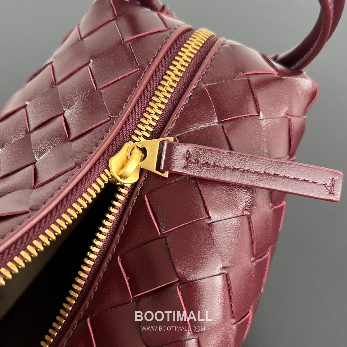 Bottega Veneta Loop Camera Bag Intrecciato Leather Black Crossbody Bag 보테가 베네타 루프 카메라백 인트레치아토 레더 블랙 크로스백 19cm 8