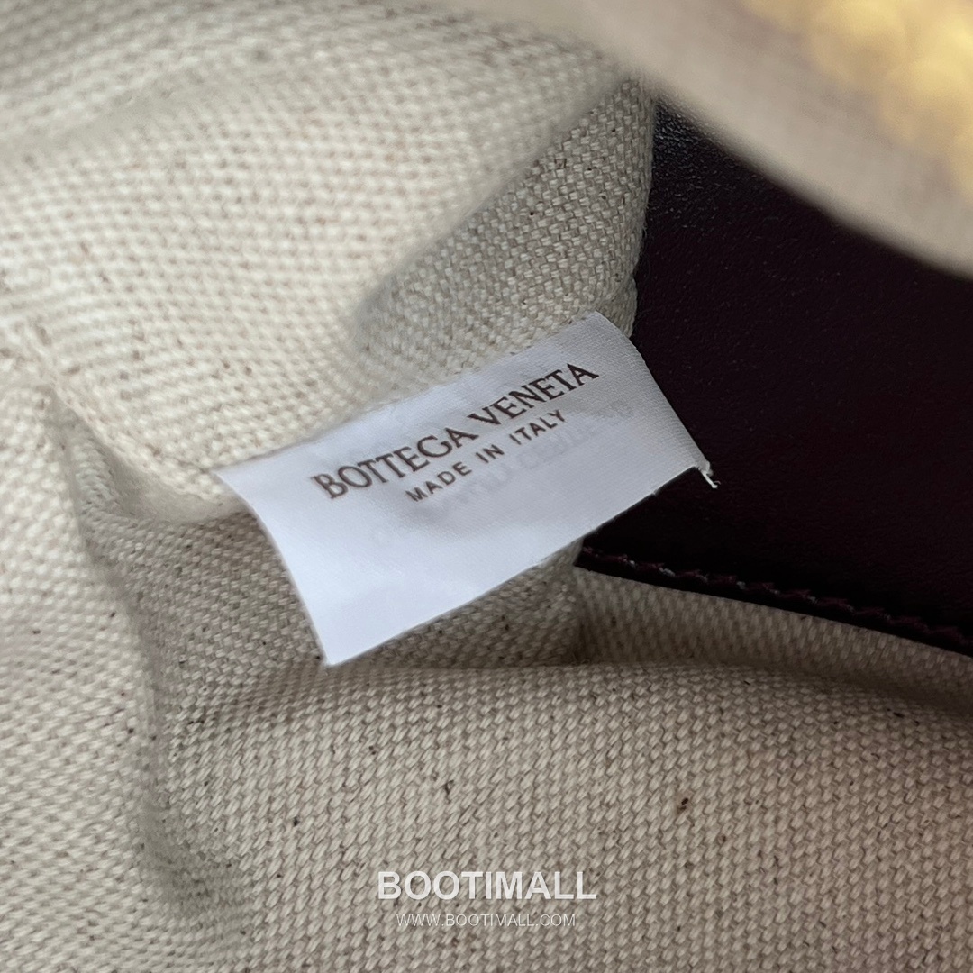 Bottega Veneta Loop Camera Bag Intrecciato Leather Black Crossbody Bag 보테가 베네타 루프 카메라백 인트레치아토 레더 블랙 크로스백 19cm 10