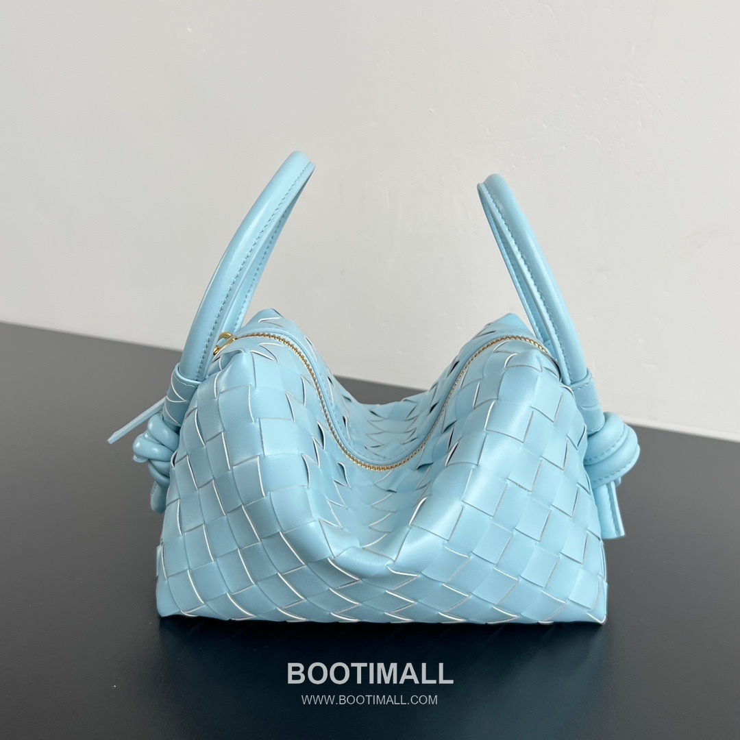 Bottega Veneta Loop Camera Bag Intrecciato Leather Black Crossbody Bag 보테가 베네타 루프 카메라백 인트레치아토 레더 블랙 크로스백 19cm 2