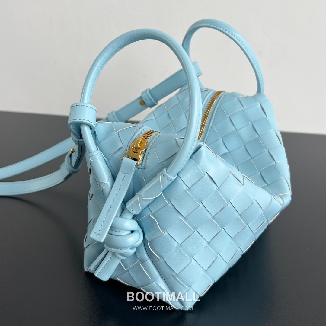 Bottega Veneta Loop Camera Bag Intrecciato Leather Black Crossbody Bag 보테가 베네타 루프 카메라백 인트레치아토 레더 블랙 크로스백 19cm 3