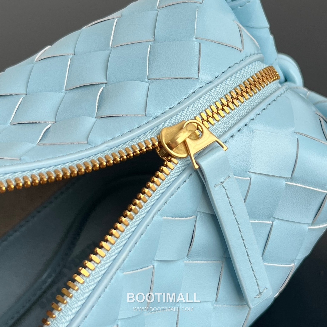 Bottega Veneta Loop Camera Bag Intrecciato Leather Black Crossbody Bag 보테가 베네타 루프 카메라백 인트레치아토 레더 블랙 크로스백 19cm 8